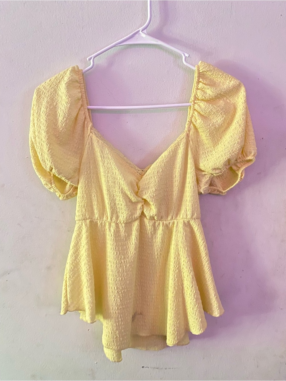 Discreet Yellow Puff-Sleeve Peplum Top